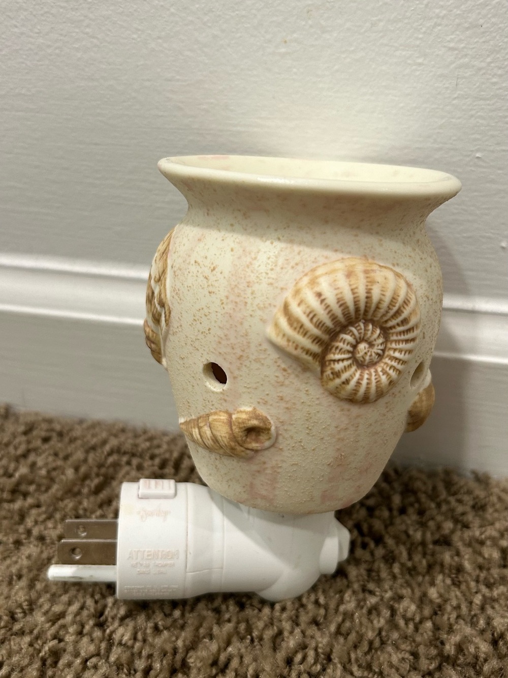 Scentsy Ceramic Seashell Wall Plug-In Candle Melt Warmer